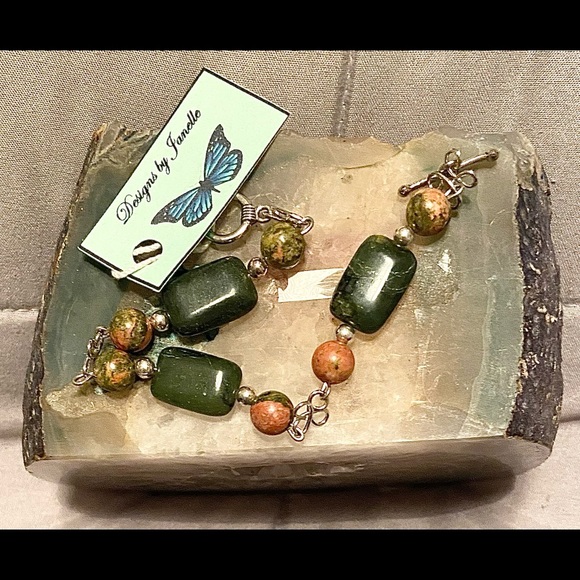 Designs By Janelle-Handmade Silver Wire Jewelry Moss Jade Bracelet with Earrings - Picture 4 of 13